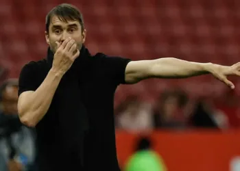 El entrenador Eduardo Coudet despedido del Inter a una semana del regreso de la Copa Sudamericana.