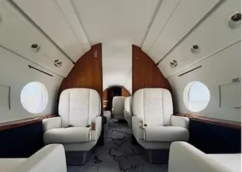 El avión presidencial no puede volar por certificado vencido: una serie de inconvenientes y gastos en jets para los viajes de Milei.