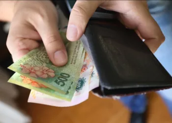 Los salarios aumentaron un 8,3% en mayo, superando nuevamente la inflación