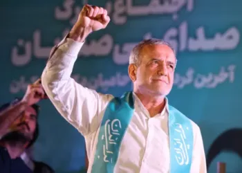 La inclusión de una mujer y de un polémico canciller marcan el nuevo gabinete del presidente de Irán.