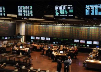 Mercados se recuperan después del lunes negro: acciones aumentan hasta un 7% y el dólar se estabiliza