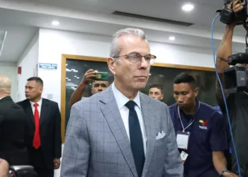 La Asamblea Nacional de Venezuela destituye a Juan Carlos Delpino como rector principal del CNE por “traición a la patria”