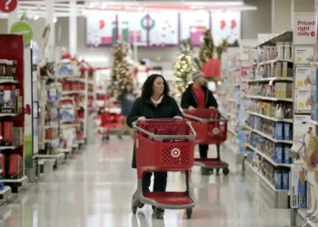 Target baja los precios de más de 2.000 productos para atraer a los compradores