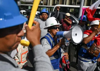 El Congreso de Perú prolonga por seis meses la validez de la controvertida licencia de minería a pequeña escala
