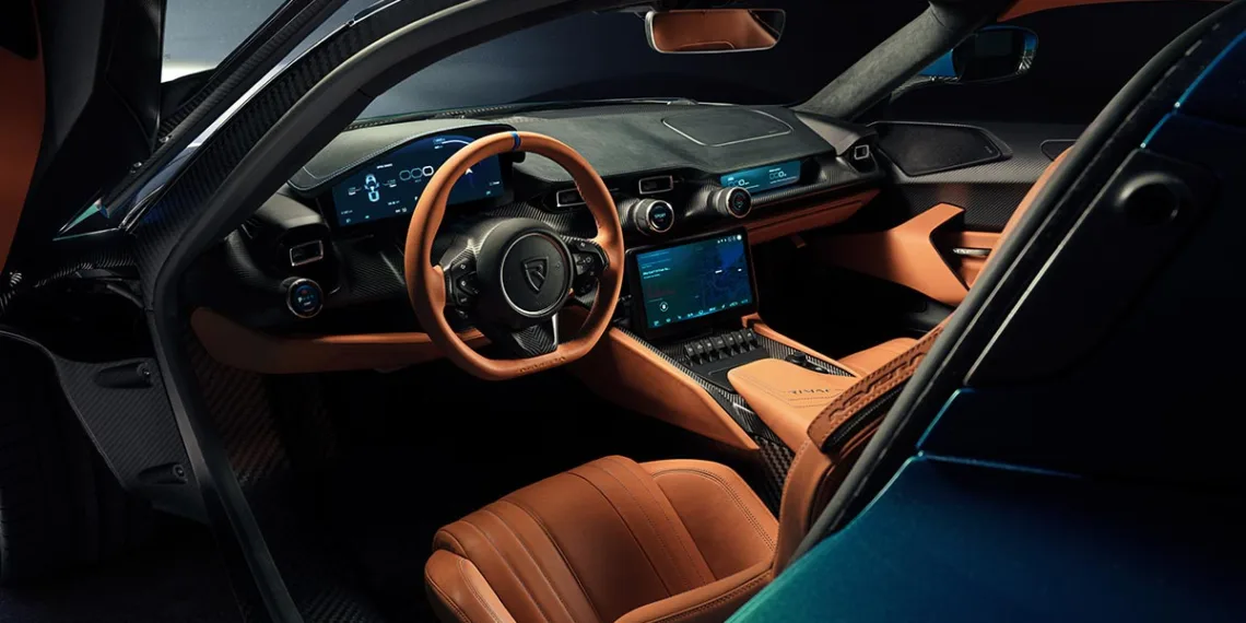 Joven de 18 años construye su propio auto y ahora produce el deportivo más rápido del mundo.