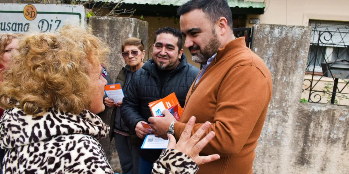 Chapu Martinez y “Nuevos Aires” pisan fuerte en Morón: Recorrida y escucha activa en el corazón de Barrio Gaona.